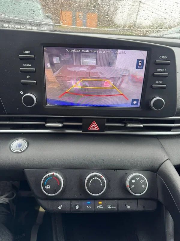 Hyundai Elantra 2023 - Thumbnail 11