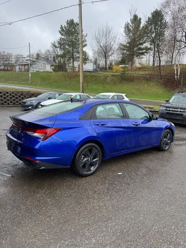 Hyundai Elantra 2023 - Thumbnail 3
