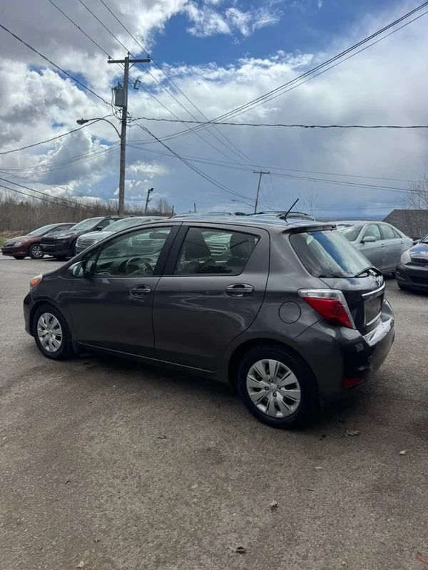 Toyota Yaris 2013 - Thumbnail 3