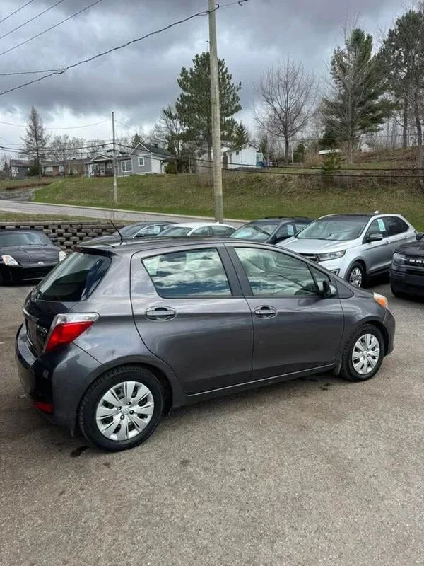 Toyota Yaris 2013 - Thumbnail 4