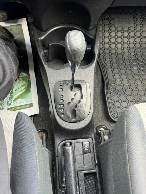 Toyota Yaris 2013 - Thumbnail 8