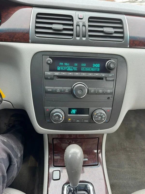 Buick Lucerne 2011 - Thumbnail 11