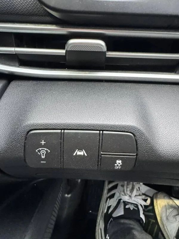 Hyundai Elantra 2023 - Image 8