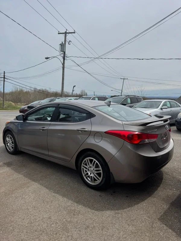 Hyundai Elantra 2012 - Image 4