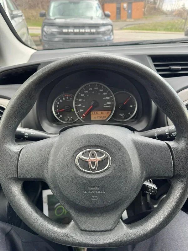 Toyota Yaris 2013 - Image 10