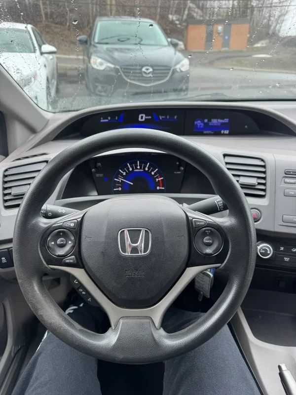 Honda Civic 2012 - Image 10