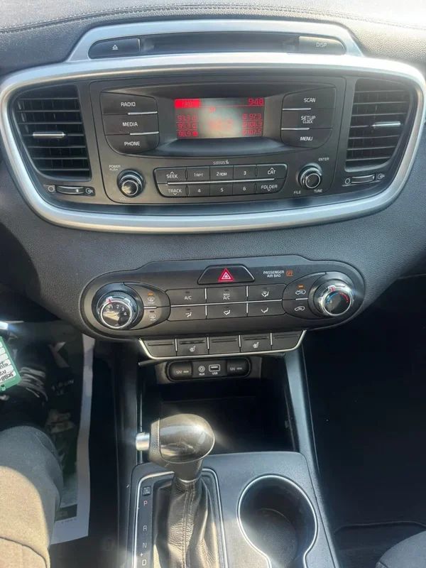 Kia Sorento 2017 - Image 10