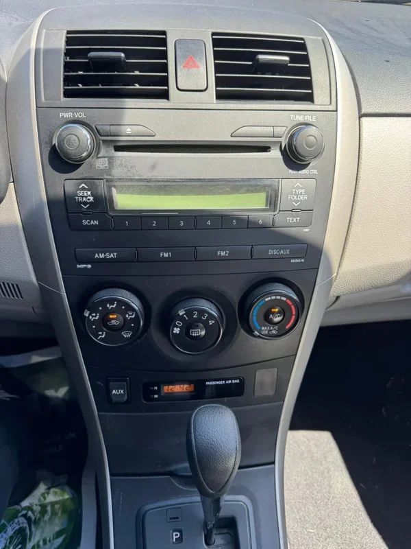 Toyota Corolla 2011 - Image 9