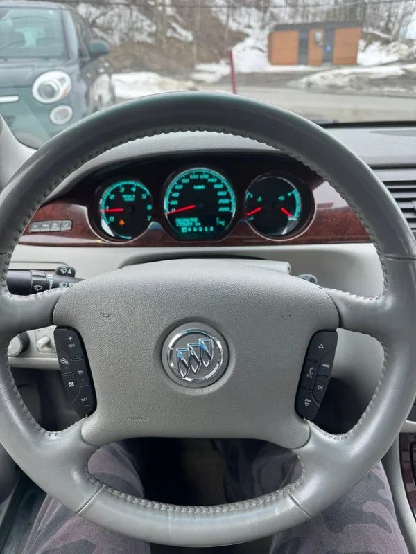 Buick Lucerne 2011 - Image 12