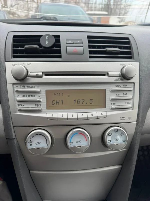 Toyota Camry 2010 - Image 9