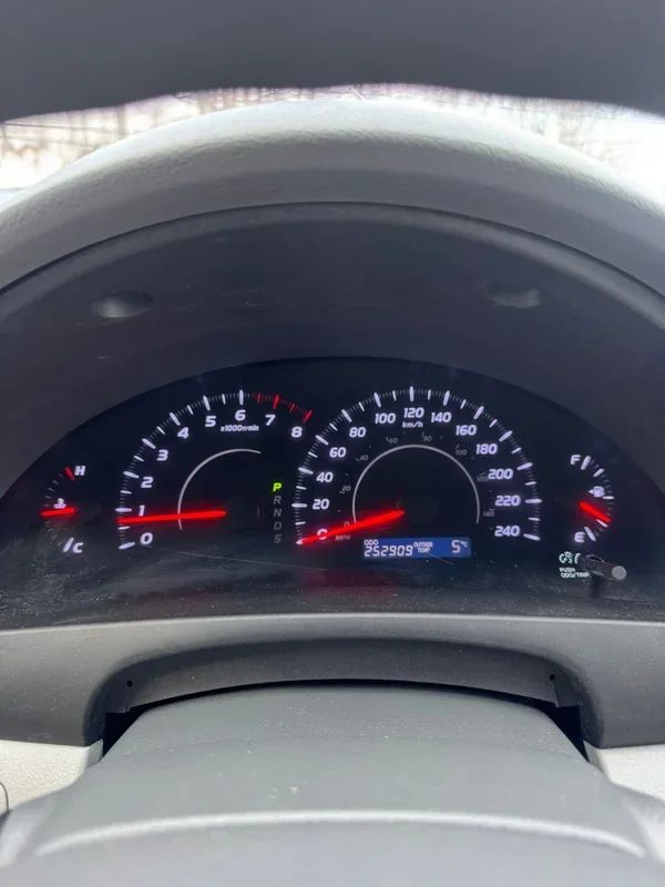 Toyota Camry 2010 - Image 11