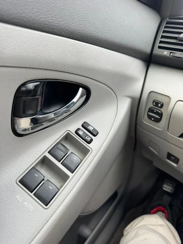 Toyota Camry 2010 - Image 7